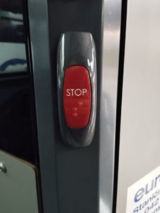 tlačidlo Stop s braillovým označením